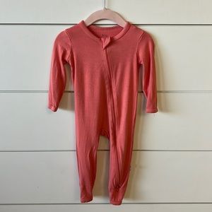 Kyte Baby Bamboo Zippered Romper in Melon. Size 6-12 Months